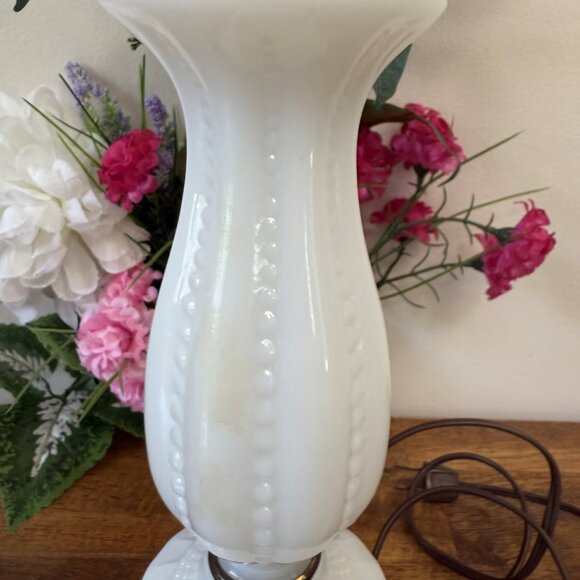 Vintage Milk Glass Table Lamp Beaded Pattern Pedestal Base Mid-Century Cottage - Picture 2 of 6